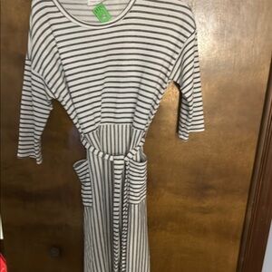 ORANGE CREEK Chic Striped Midi Dress
Size Large
